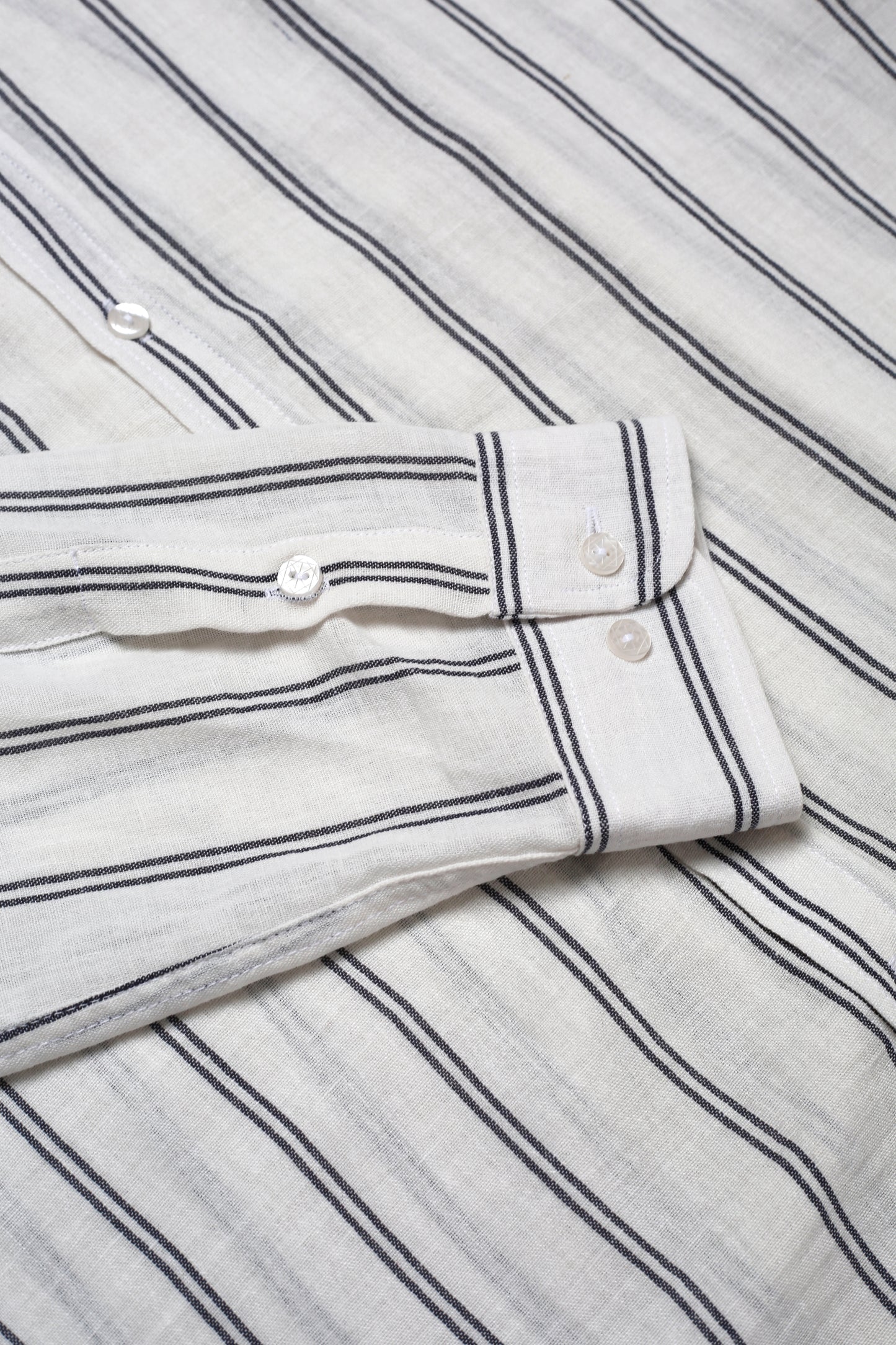 Chemise Homme en Lin à Rayures – Col Mao Chic & Léger