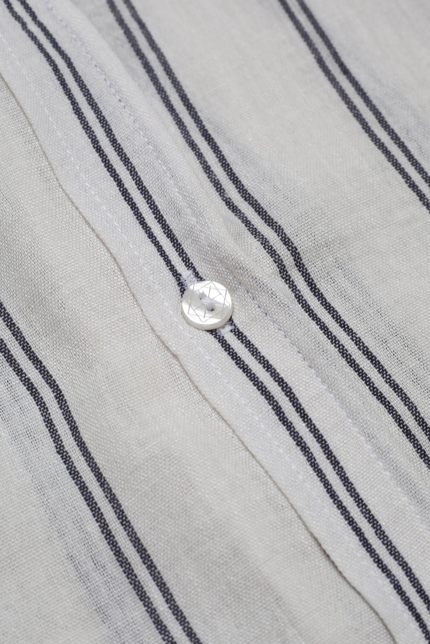 Chemise Homme en Lin à Rayures – Col Mao Chic & Léger