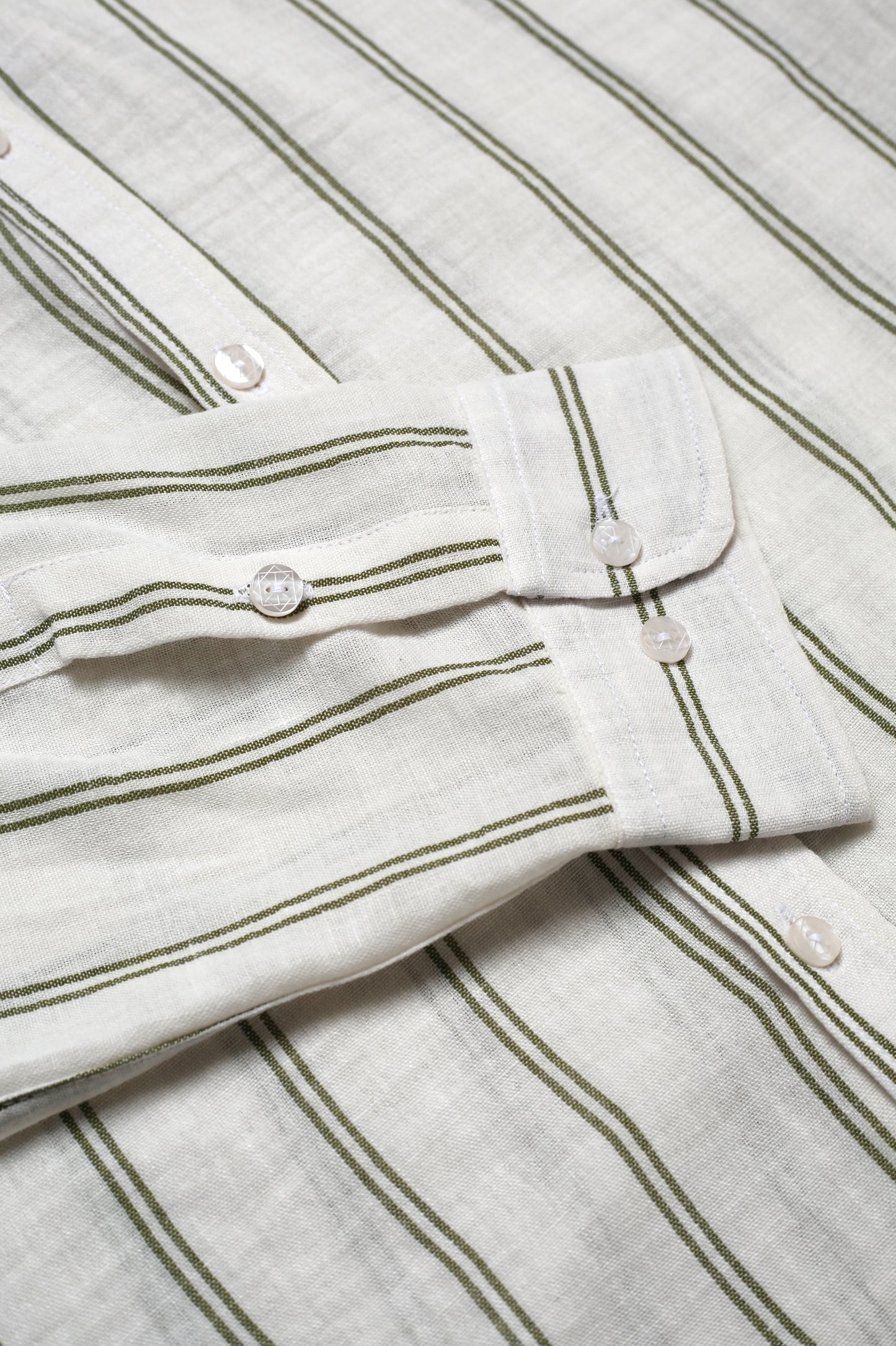 Chemise Homme en Lin à Rayures Vertes – Col Mao Élégant & Naturel