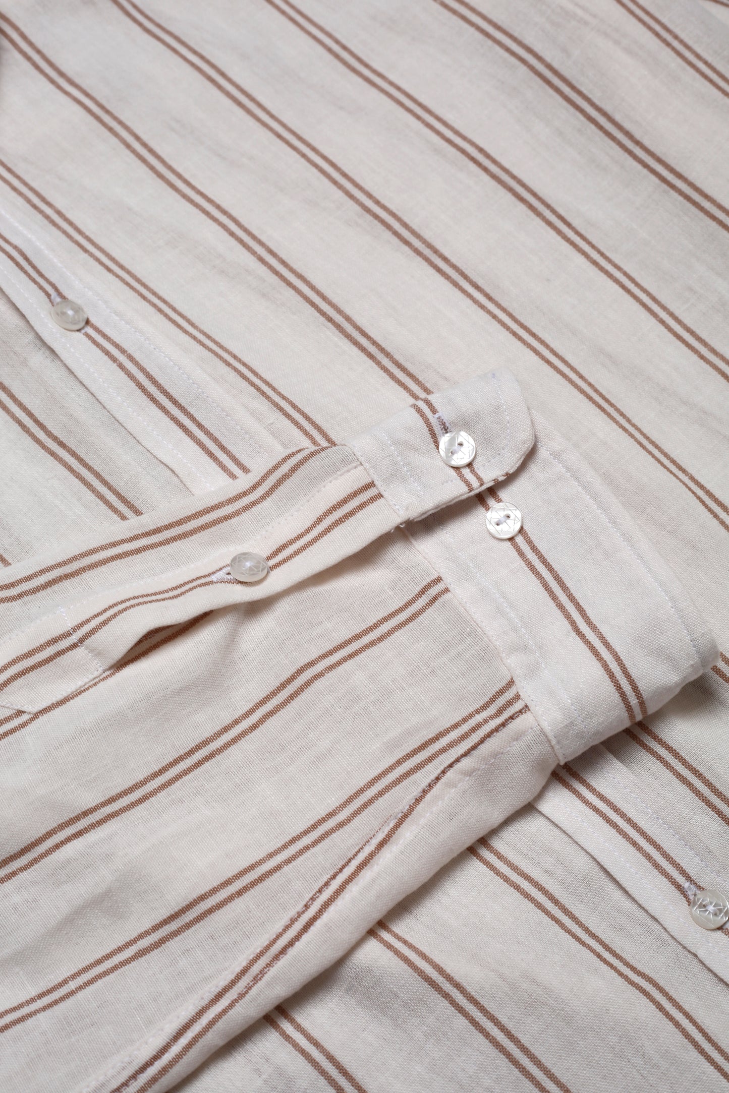 Chemise Homme en Lin à Rayures – Col Mao Chic & Léger